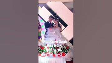 Nghi Thức Rót Rượu champagne.