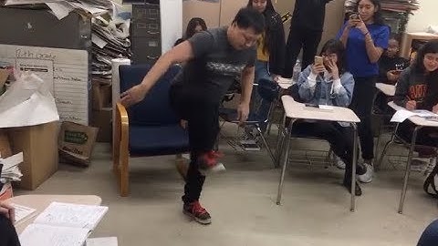 Teacher does invisible box challenge?!? (live footage) Vlogmas Day 7 & 8