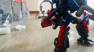 Shockwave vs Optimus ( Transformers stop motion)