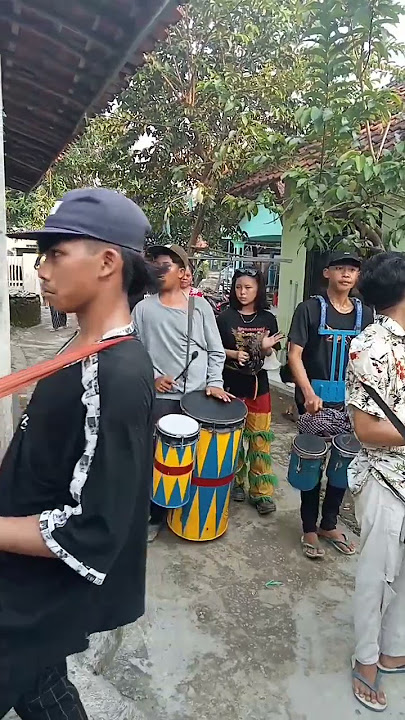 Alat musik tradisional Angklung