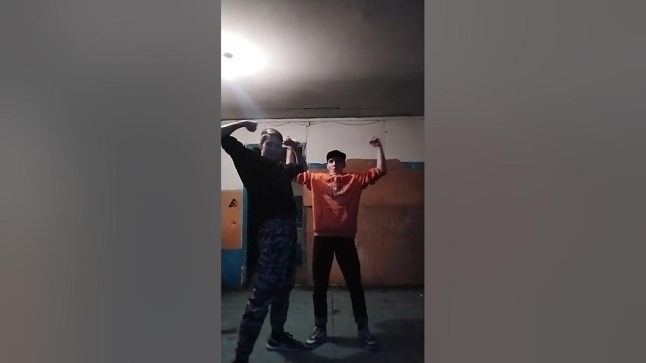 два качка в зале - YouTube