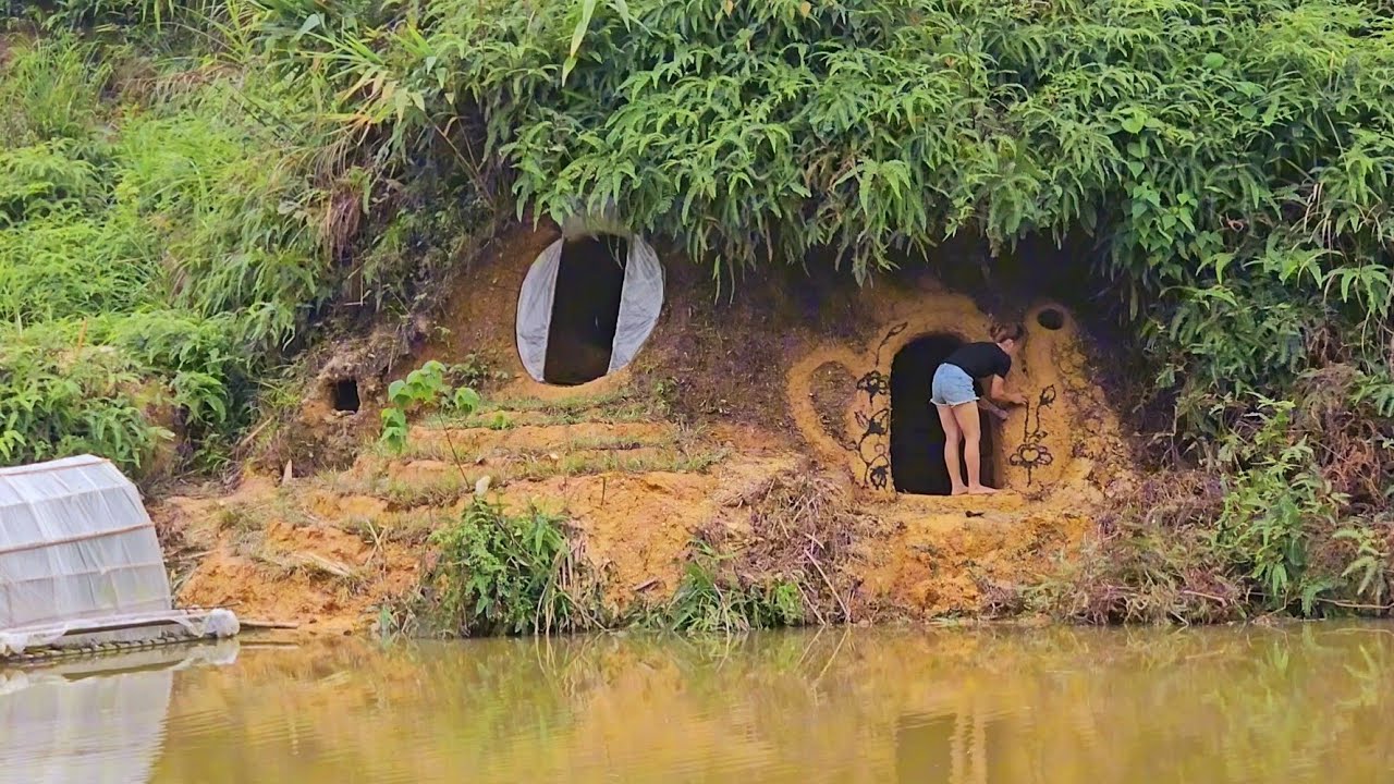 Build a warm underground shelter to survive alone, searching for wild ...