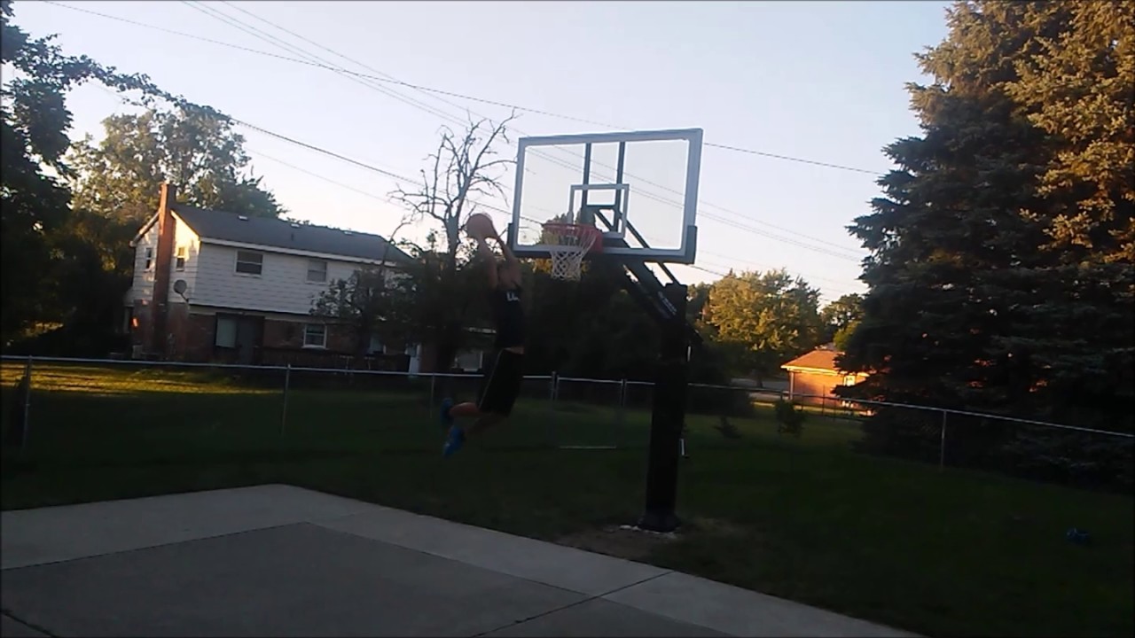 2-Handed backscratcher dunk 9ft RIM - YouTube