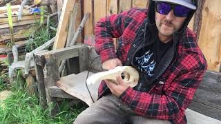 This is how you carve a Raven skull from wood scraps