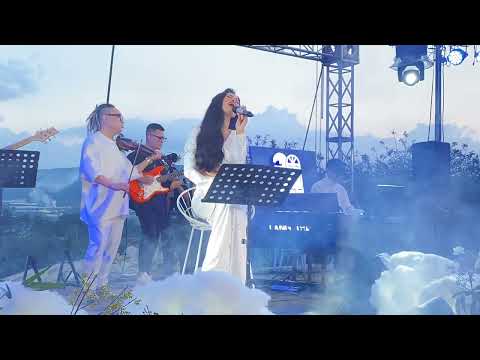 Đông Nhi Live