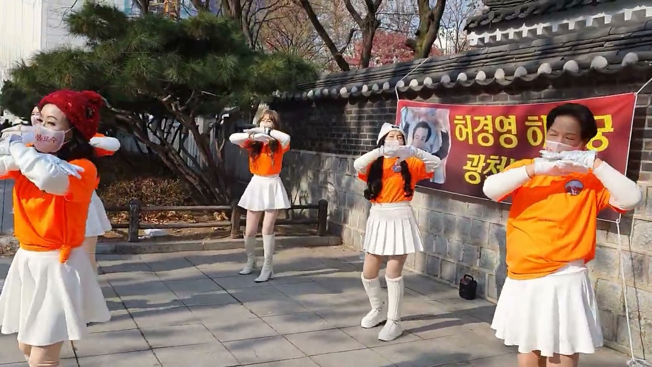 하늘궁 댄스 홍보단 무료급식소에서.                               