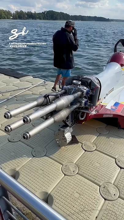 An adjustable exhaust and it can go over 100mph! 😱🔥 I 🎥: @europeanpowerboatracing #boat #speed