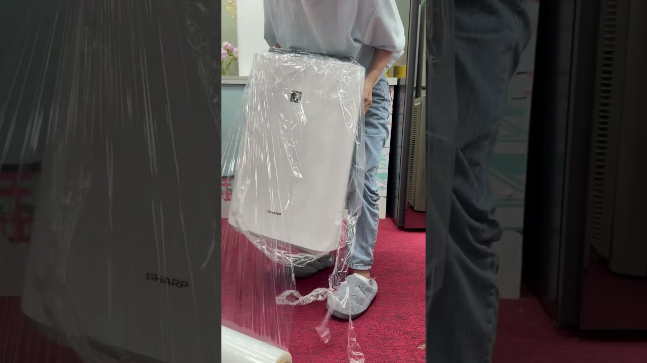 Lọc không khí kiêm bù ẩm Sharp KC-D50 giao đi cho khách ạ 