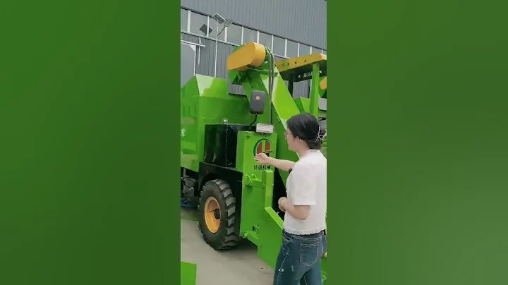 A good helper for farming   self propelled manure removal truck#cow