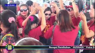 Ot. Rajasa. rombongan baju merah