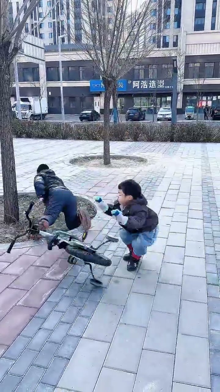 幸亏儿子机智，少挨一顿揍#Cute baby#Cute#呆萌小米宝#聪明宝宝#萌娃