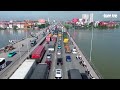 Video cửa ngõ TP.HCM ùn tắc nhiều giờ do xe tải lật trên cầu vượt Tân Vạn
