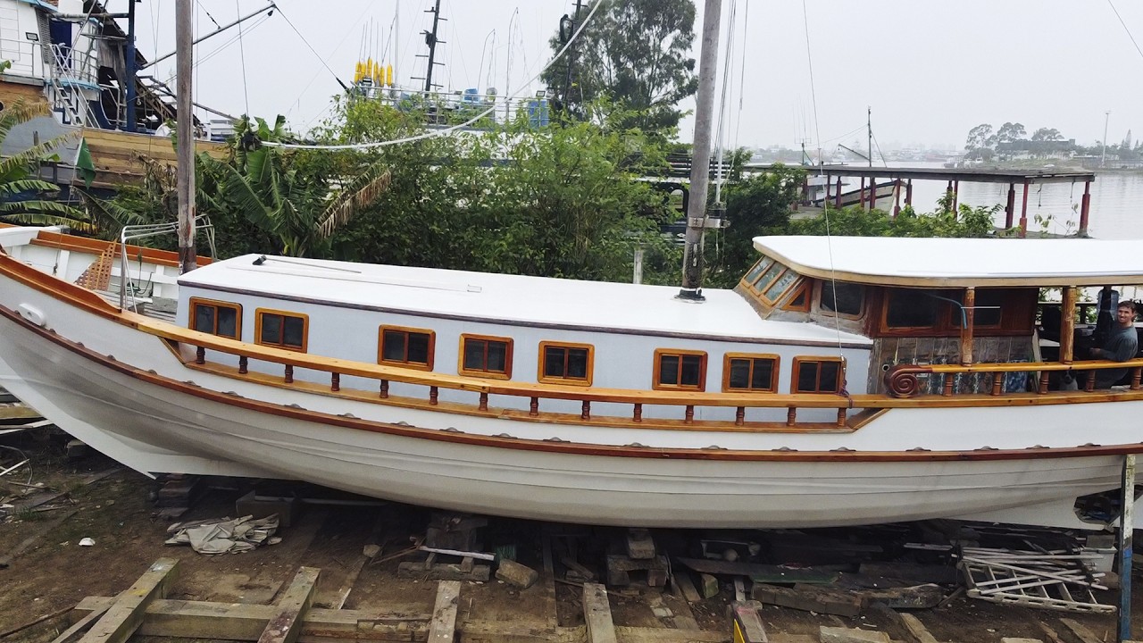 Wooden Boat Revival: Varnishing, Engine Rebuild and Exterior Work  — Sailing Yabá 157