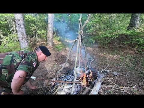 ტყეში ჭინჭრის მომზადება ცეცხლზე. Prepare nettles in the forest. Georgia