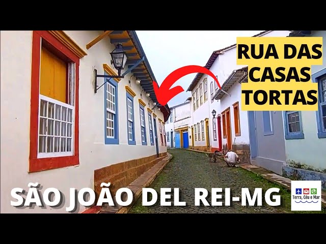 Typical street at historical city of Sao Joao del Rei, known as crooked  houses street (a Rua das Casas Tortas Stock Photo - Alamy