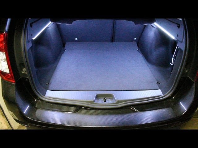 LED-Leisten im Kofferraum des Dacia Logan MCV 2 