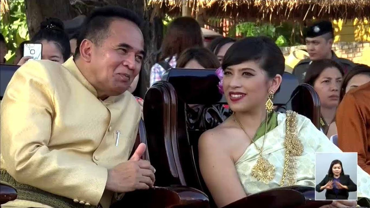 'คุณใหม่' แต่งชุดไทยร่วมงานเที่ยวตามรอยละคร 'บุพเพสันนิวาส' ที่อยุธยา