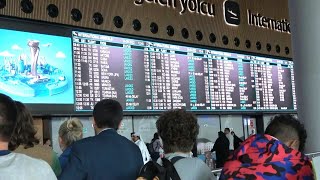 Flüchtende Russen drängen sich an Istanbuler Flughafen | AFP