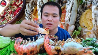 กุ้งแม่น้ำไซต์ใหญ่มันเยิ้มๆ น้ำจิ้มรสเด็ดซดเต็มคำ เนื้อแน่นๆ แซ่บๆ อีกแล้ว