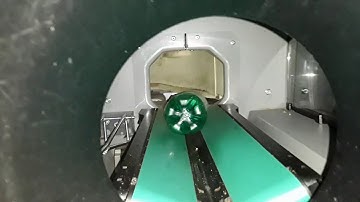 Recycling machine that accepts both cans and bottles