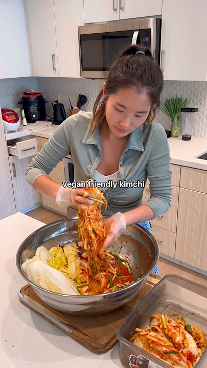 FINALLY a vegan/vegetarian kimchi recipe that tastes just as good!! PART 1 (recipe in part 2)