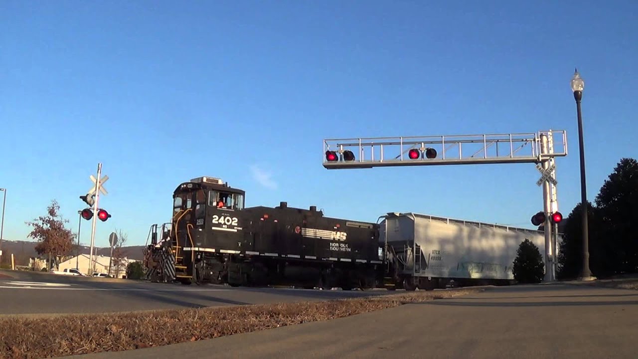Heart of Huntsville Drive Railroad Crossing, Huntsville, AL YouTube