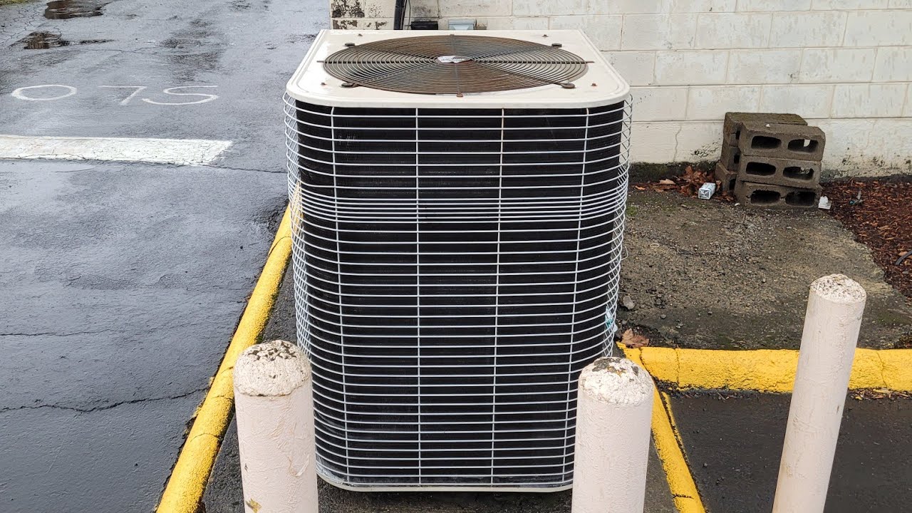 2001 5 ton Lennox Elite Series (HP26) Heat pump Running in Heat Mode