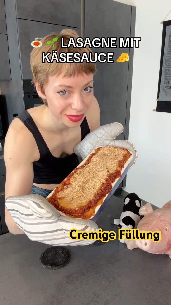 VEGANE Lasagne mit Käsesauce! 🧀 🌱 - YouTube VEGANE Lasagne mit Käsesauce! 🧀 🌱 - YouTube