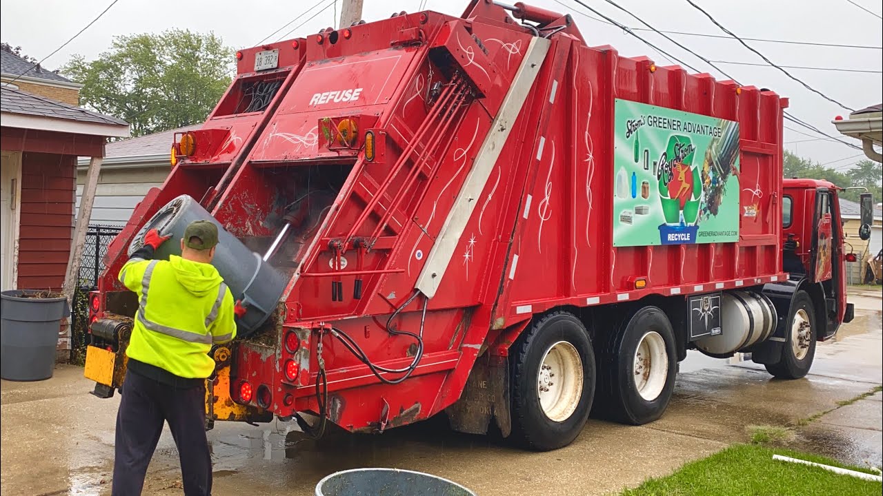 Roy Strom 327: Roaring Autocar WXLL Split G&H Rear Loader Garbage Truck
