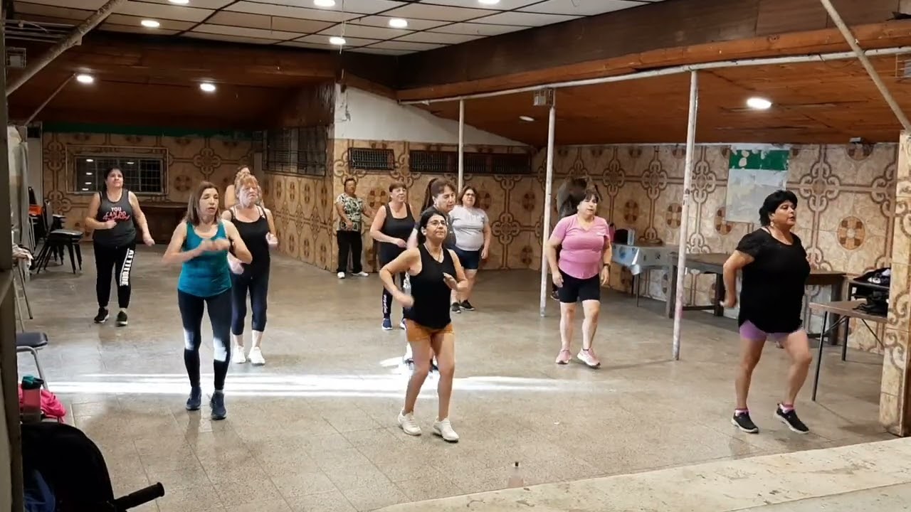 Baile entretenido 1 Miercoles 4 de enero 2026 profesora Angela Sierra club los 120 lo Espejo