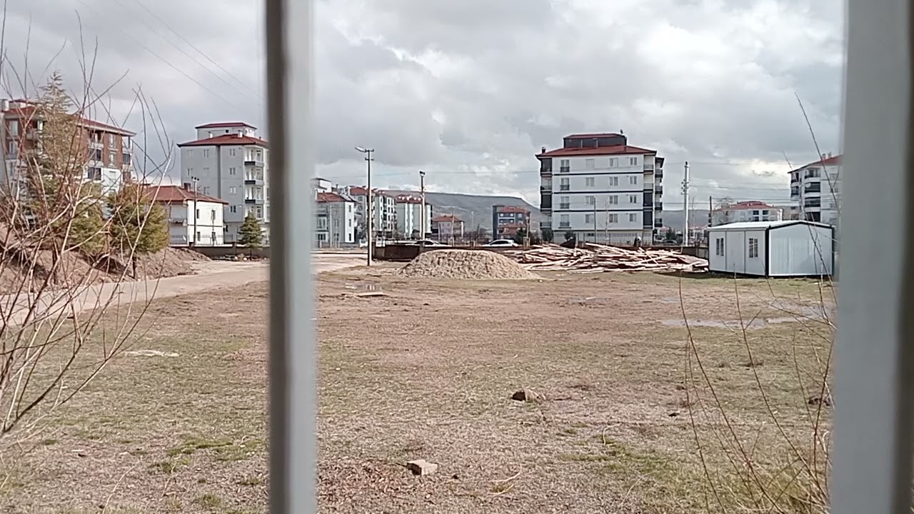 Aksaray Kanalboyu Fatih Camisi'nde öğle ezanı okuyan İsmail Uygun canlı yayın