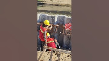 Install bottom formwork of sheet pile cap beam