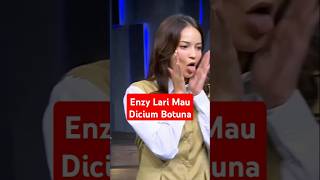 Enzy Lari Mau Dicium Botuna