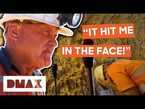Loose Sand Rocks Slam Into Chris' Face While Searching For Opal | Outback Opal Hunters