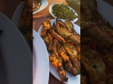 Video: Mâncare mâncare indoneziană pe plaja din Jimbaran, Bali