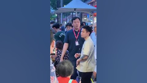 Bill Gates at Newton Hawker Centre Singapore street food