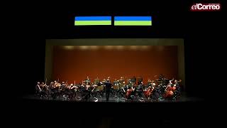 La ROSS interpreta el himno nacional de Ucrania y dedica el concierto a las víctimas