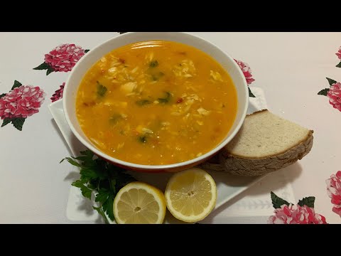 Vídeo: Sopa De Peixe Em Um Prato De Pão