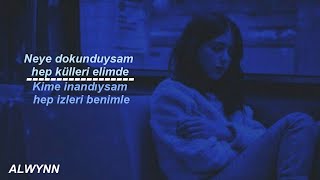 Ayça Özefe - Sen De Yalnız Kal ft. Emre Yıldırım (Sözleri)