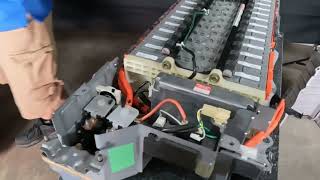 removal of hybrid battery pack from toyota prius gen 2 (2004-2009)