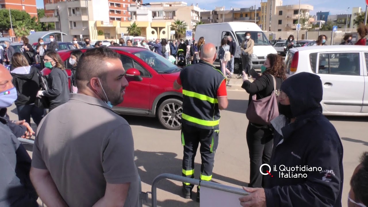 Coronavirus, delirio al mercato di Noicattaro: 