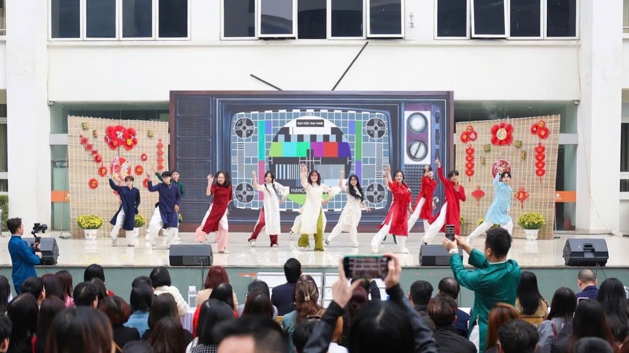 [Tấm bánh nghĩa tình 2025] Đi chùa cầu duyên, Lắm mối tối ngồi không, Con bướm xuân|Dance by B-Crown