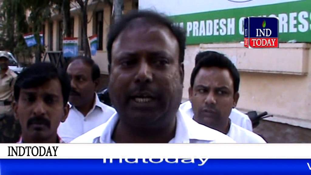 GHMC Polls | Telangana Pradesh Congress Party Workers protest at Gandhi Bhavan over GHMC Ticket