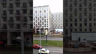 Moscow streets from window of a Monorail car Улицы Москвы из окна вагона Монорельса 单轨列车车窗外的莫斯科街道
