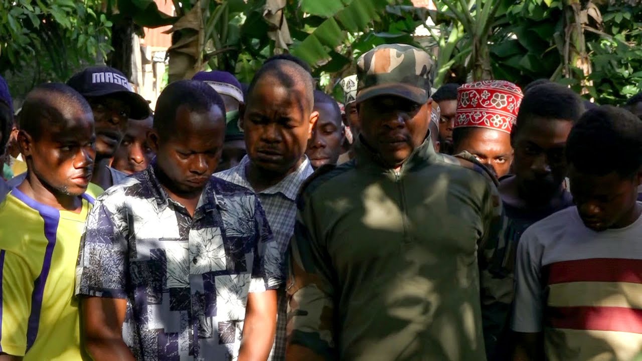MKUU WA UTAWALA KVZ LT COL.JUMA HUSSEIN ALI AMEONGOZA  MAZISHI YA CPL YAHAYA KHAMIS MAKAME