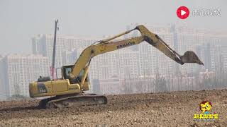 PC220 is working for digging mud