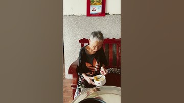 Bữa cơm chay đạm bạc của 2 mẹ con