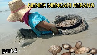 It Turns Out This Is How Grandma Marliana Looks For Shells On The Beting