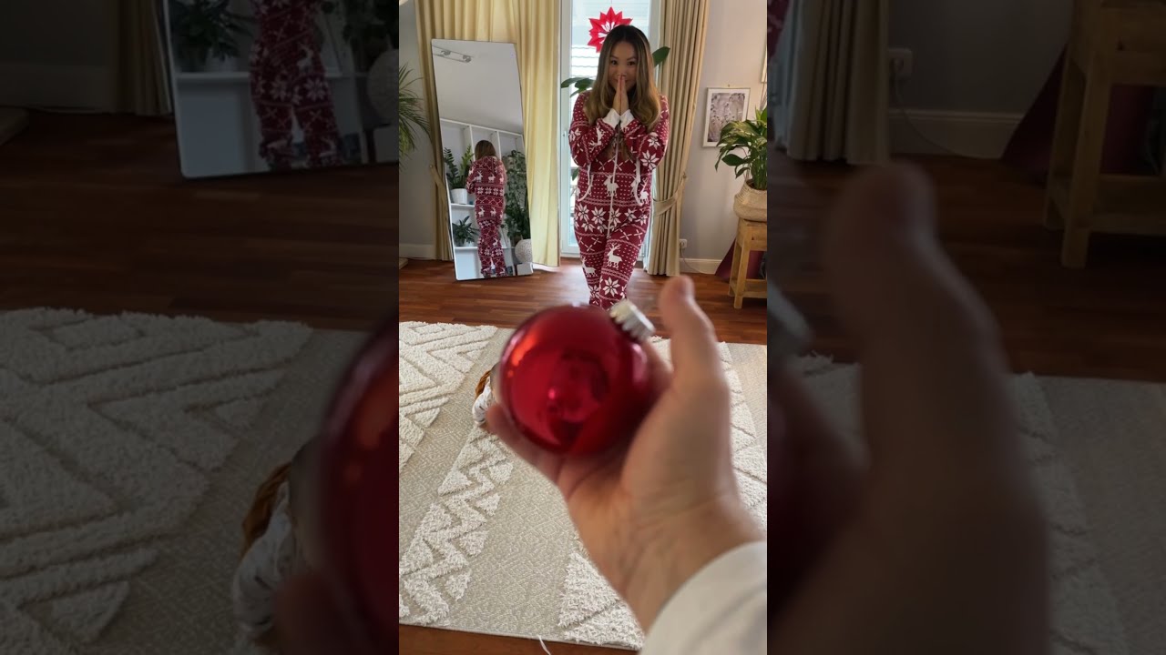 XMAS TikTok Trend 🎄 Christmas Tree Transformation mit Baby Shorts