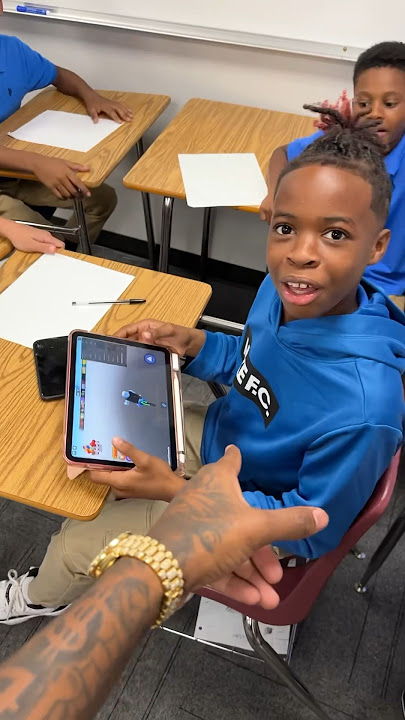 Teacher throws boy iPad in trash for playing Roblox #shorts